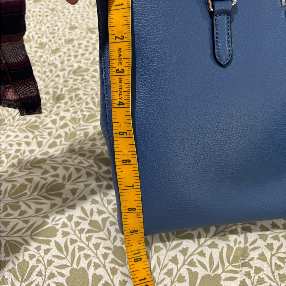 DKNY SATCHEL - Picture 15 of 15